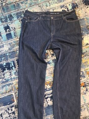 Plus Size Womans Avenue Straight Leg Jeans Size 24 Average